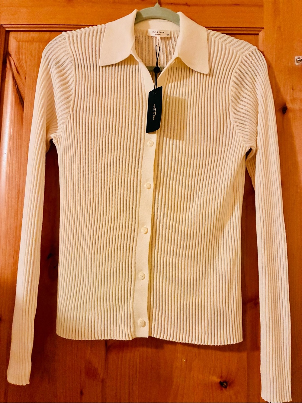 WHITE DESTINY BUTTON
DOWN SHIRT